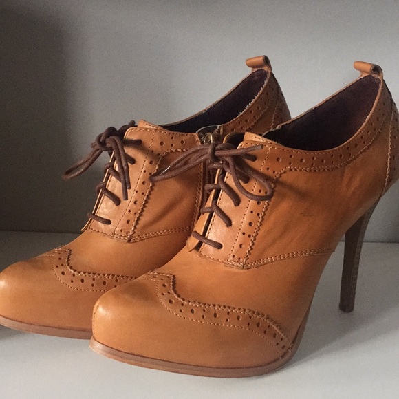 Fergie size 8 high heel shoes - Picture 10 of 15